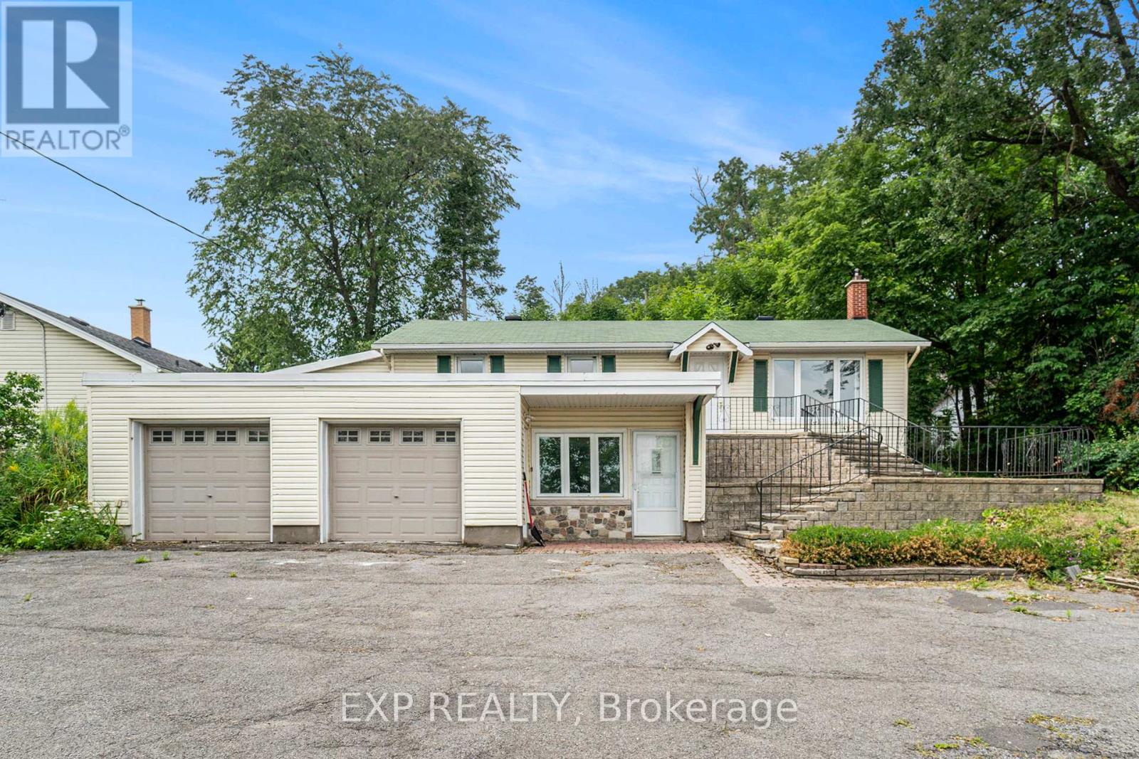 3854 Prince Of Wales Dr, Ottawa, ON K2C 3H2