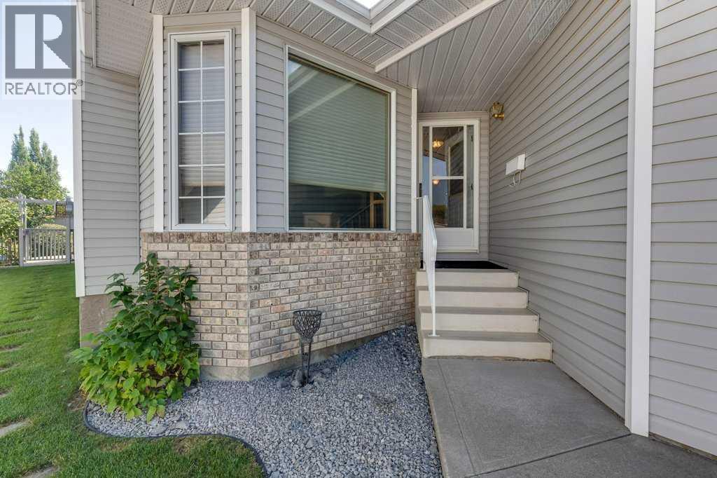 125 Doran Cres, Red Deer, AB T4R 2M8
