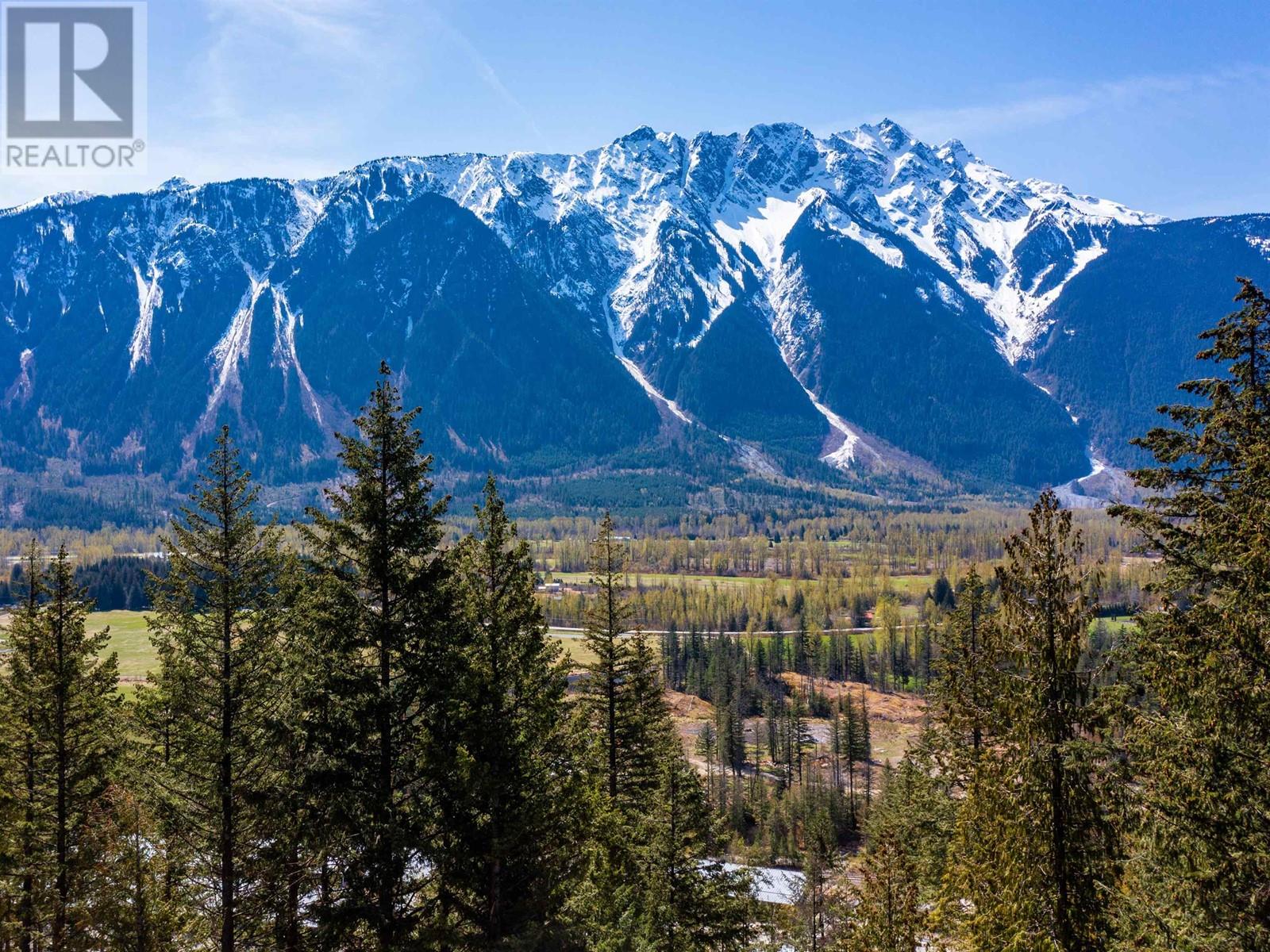 8203 Merlot Peak Dr, Pemberton, BC V0N 2L2