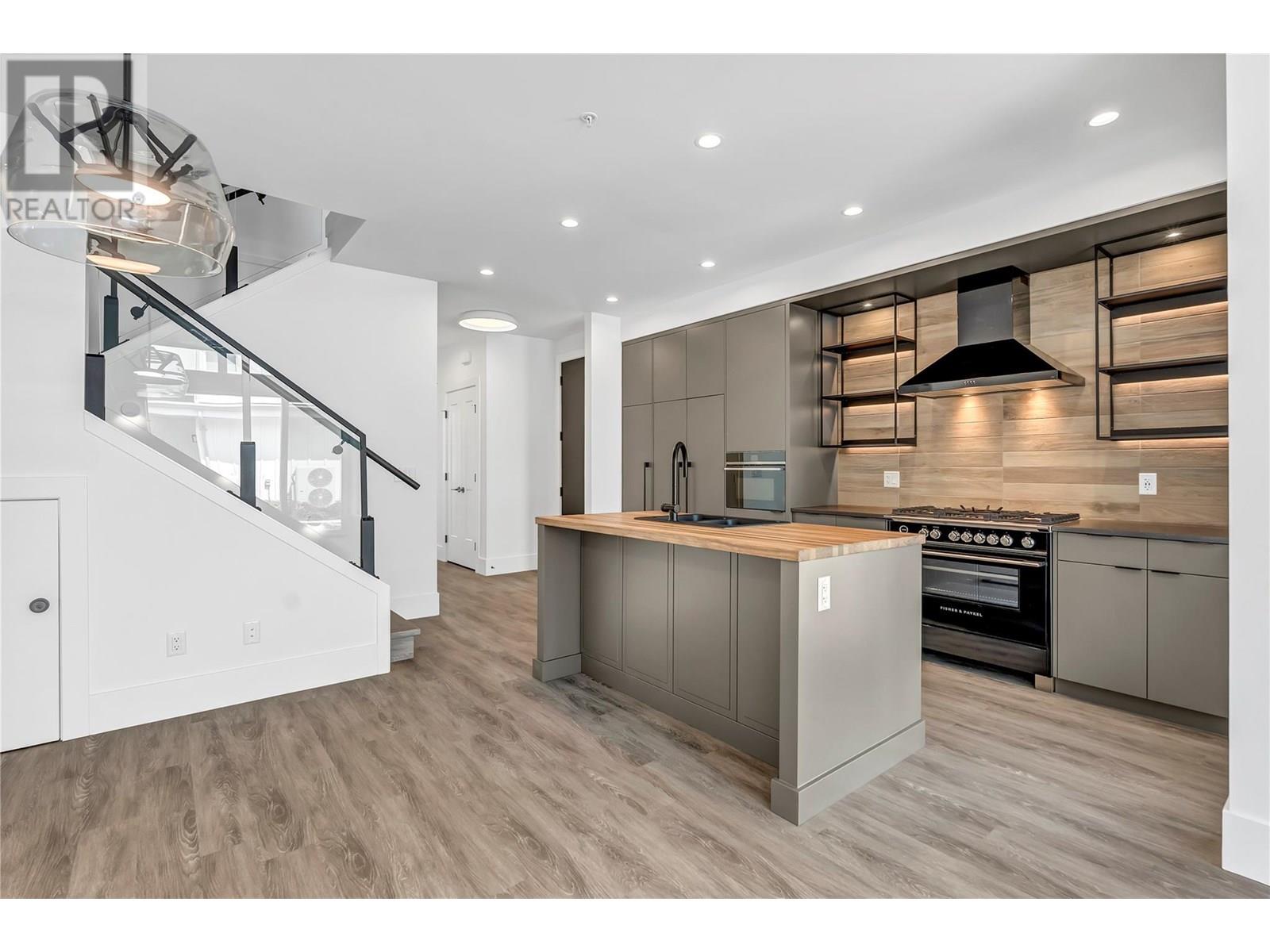 3290 Landry Cres, Summerland, BC V0H 1Z9