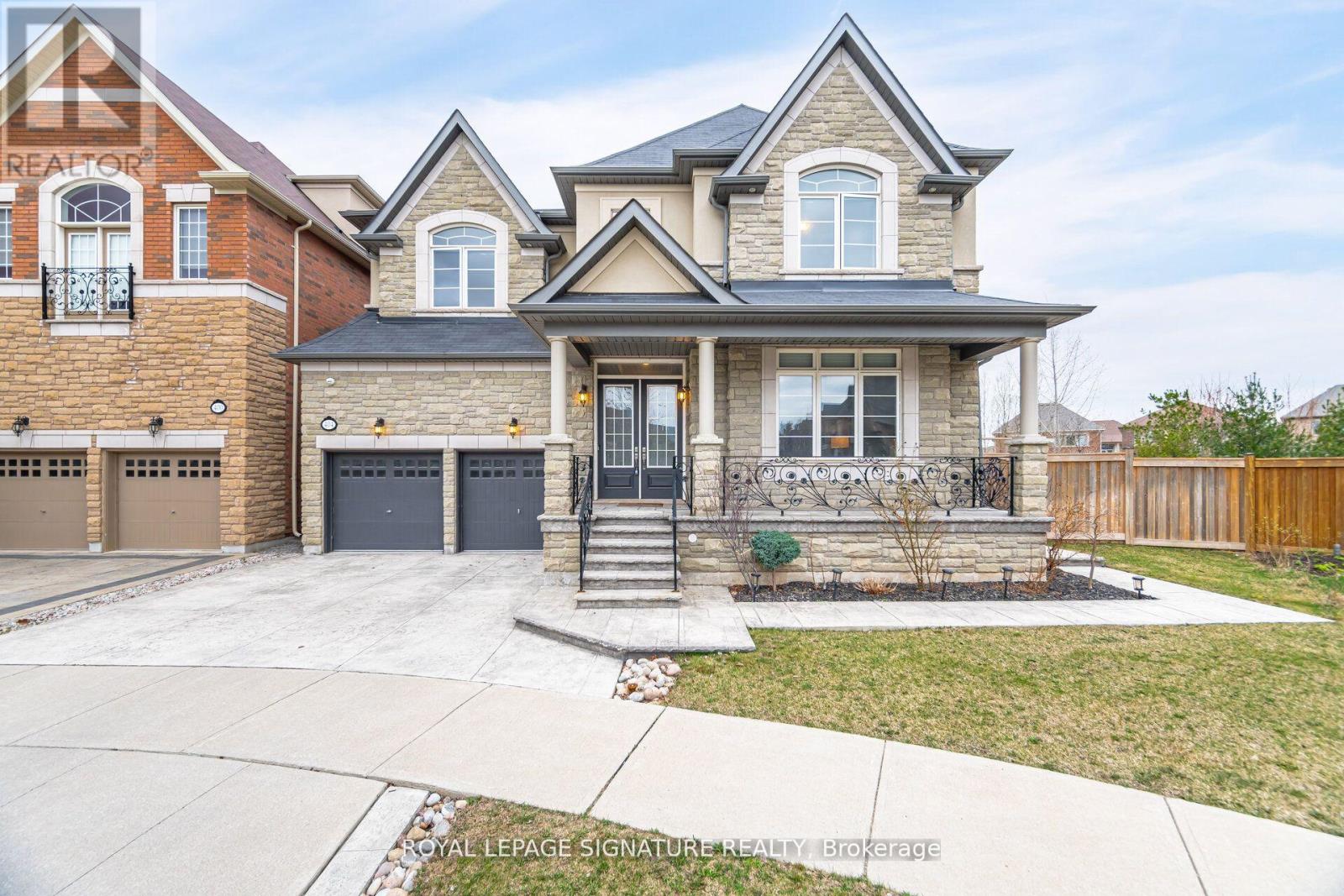 404 Ellen Davidson Dr, Oakville, ON L6M 0V1