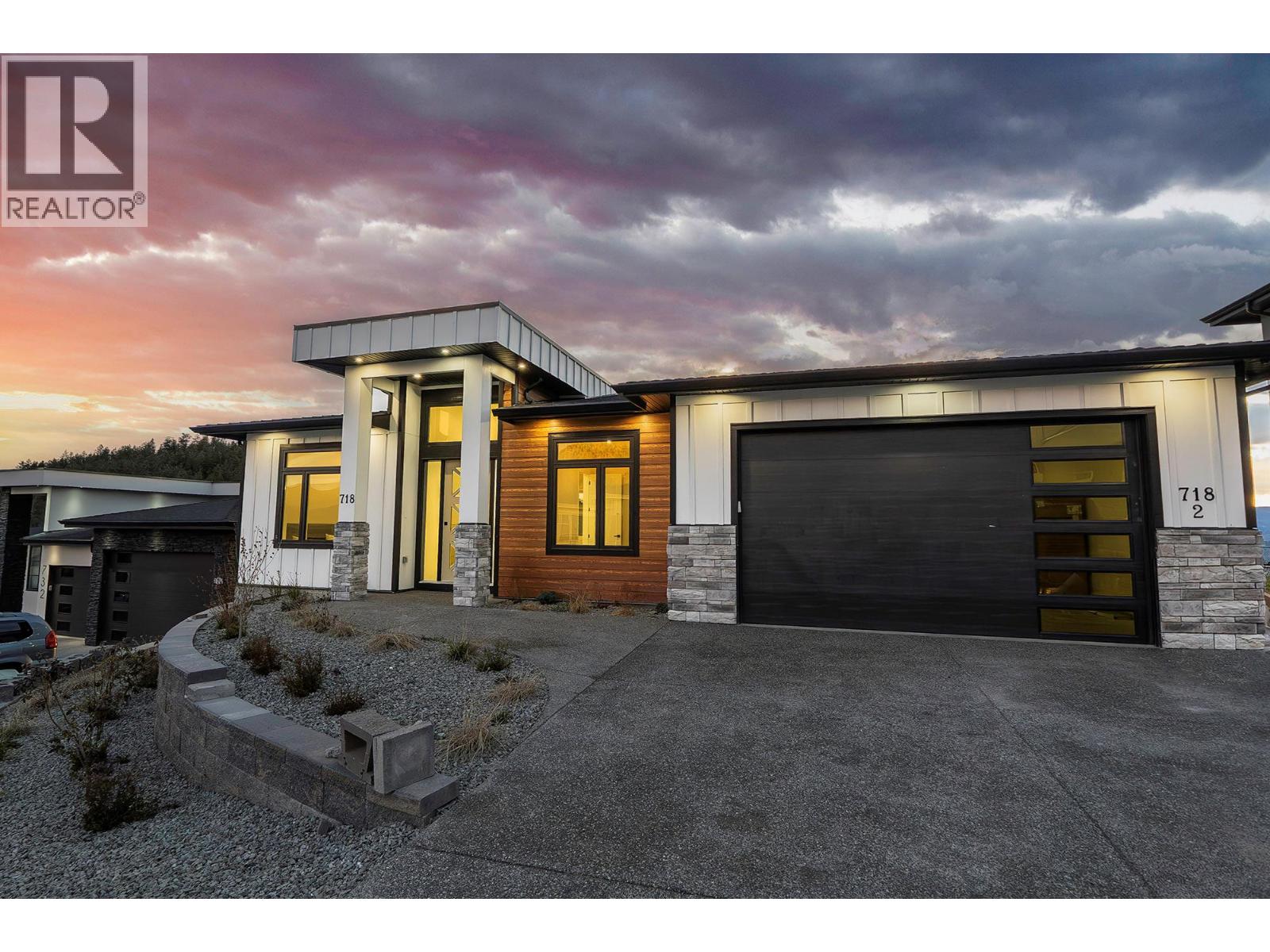 718 Carnoustie Dr, Kelowna, BC V1P 1V2