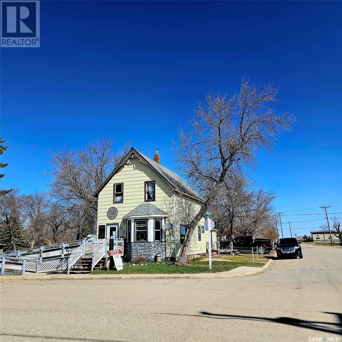 702 Main St, Broadview, SK S0G 0K0