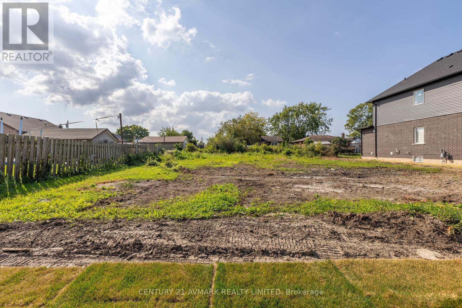 Mclaughlin Street, Welland Lincolncrowland, ON L3B 0J8