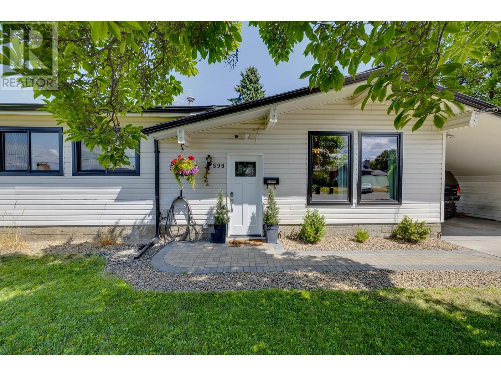 590 Jaschinsky Rd, Kelowna, BC V1X 1L8