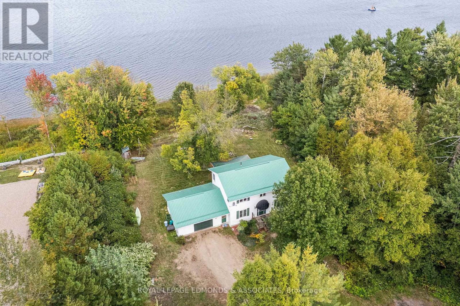 1095 Mountainview Dr, Laurentian Valley, ON K8A 8E3
