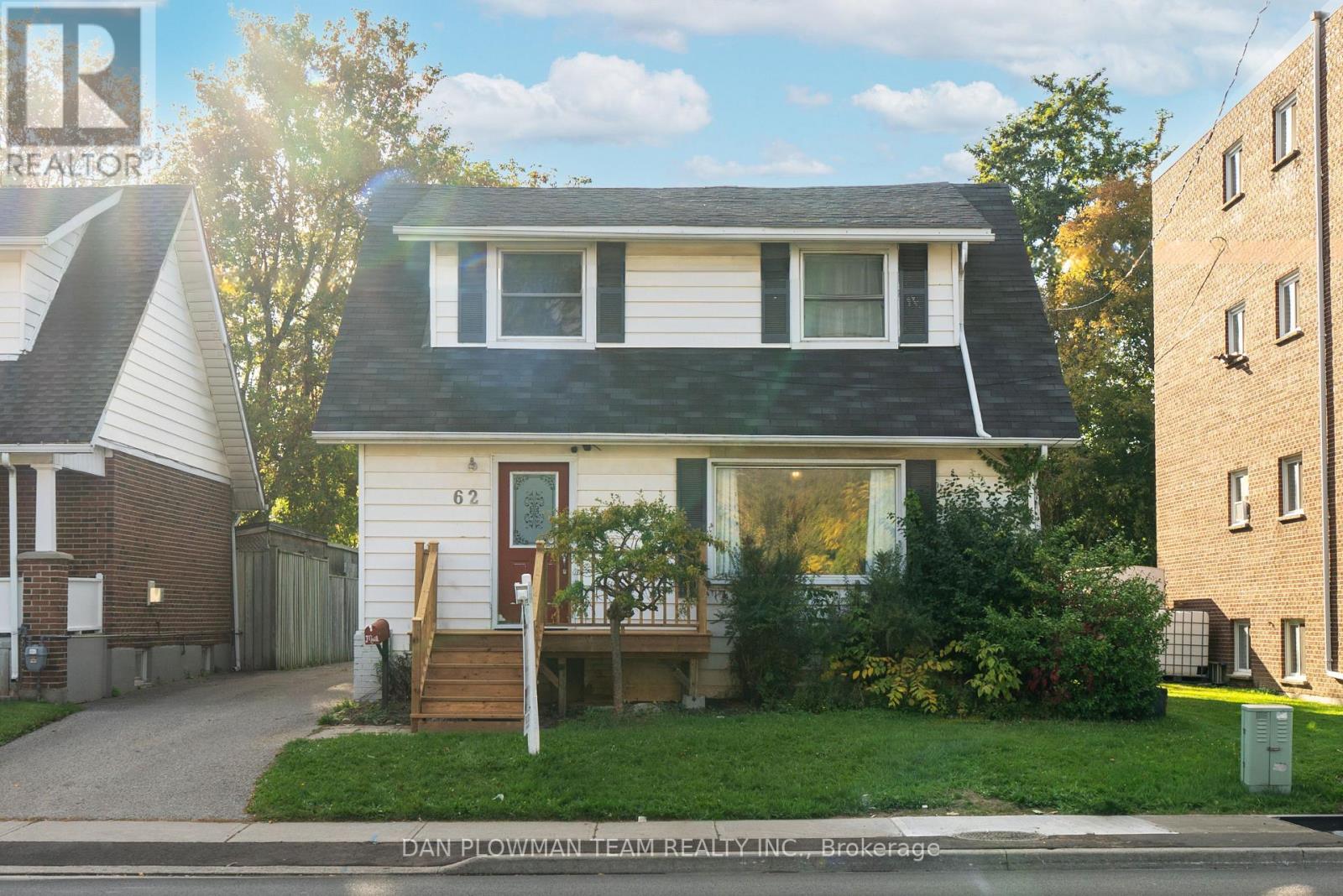 62 Park Rd S, Oshawa, ON L1J 4G9