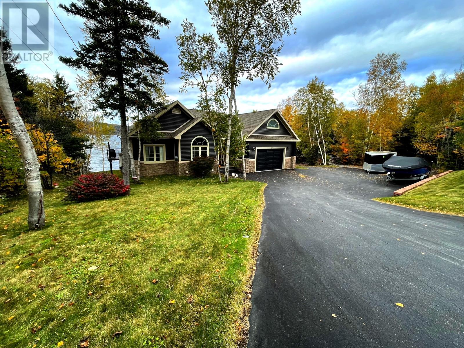 6 Bowater Blvd, Pasadena, NL A0L 1K0