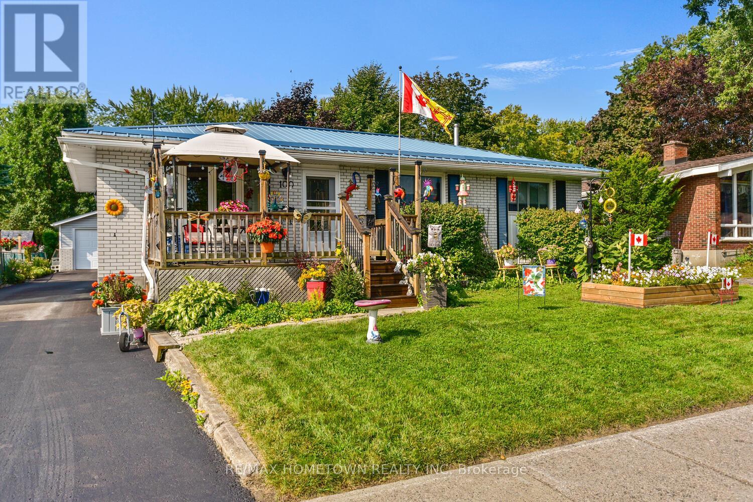 100 Windsor Dr, Brockville, ON K6V 3H6