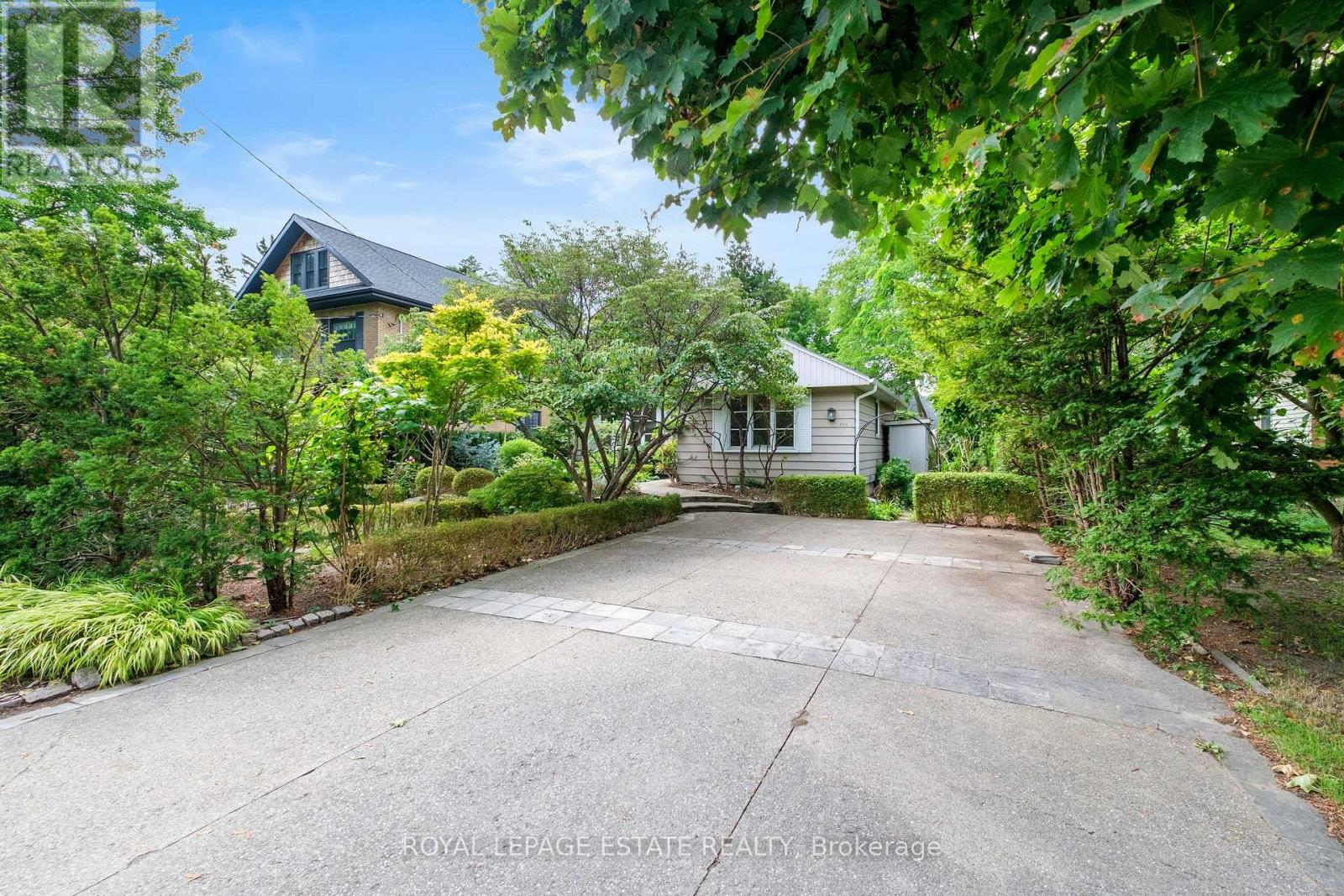 254 Reynolds St, Oakville, ON L6J 3H1