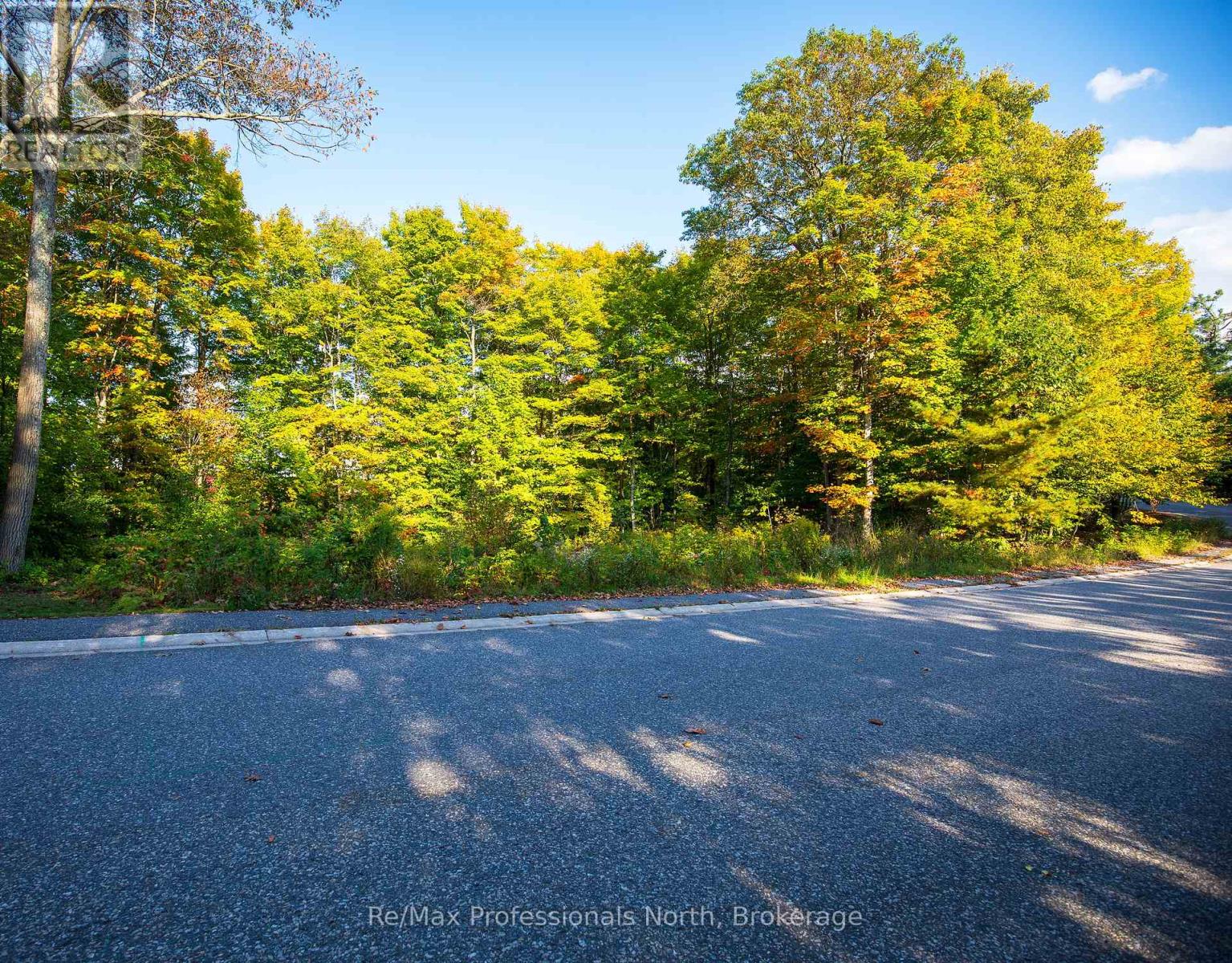 24 Estate Dr, Muskoka Lakes, ON P0B 1J0