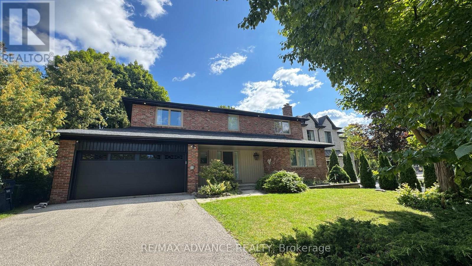 9 Carluke Cres, Toronto, ON M2L 2H7
