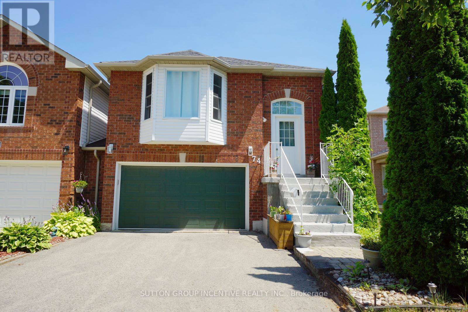 74 Rundle Cres, Barrie, ON L4N 8E6