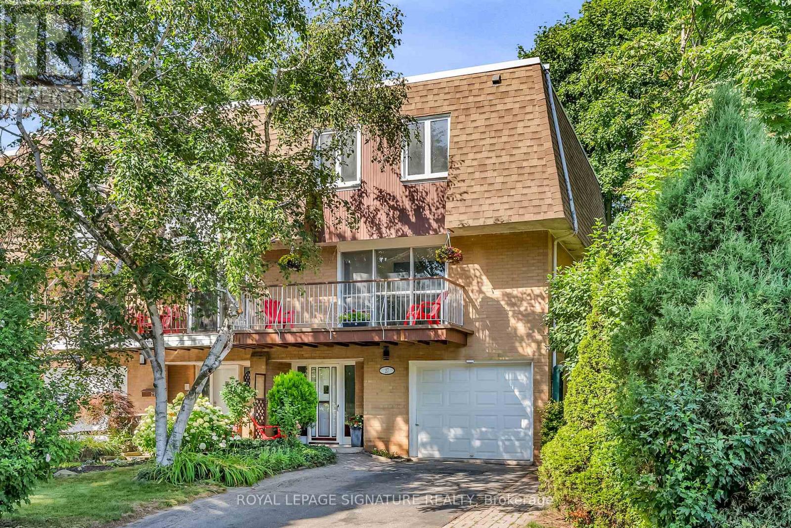 27 Tulip St, Oakville, ON L6L 3V3