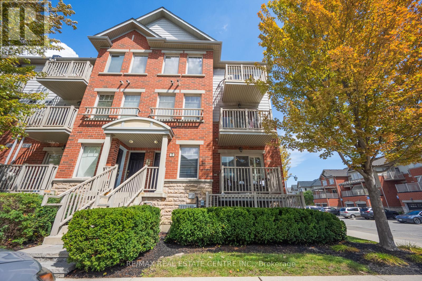 11 3250 Bentley Dr, Mississauga, ON L5M 0P7