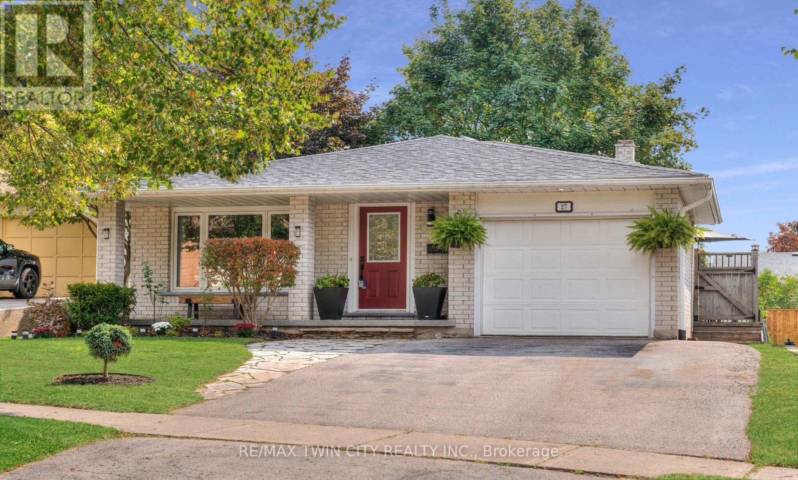 27 Wheatfield Cres, Kitchener, ON N2P 1P7
