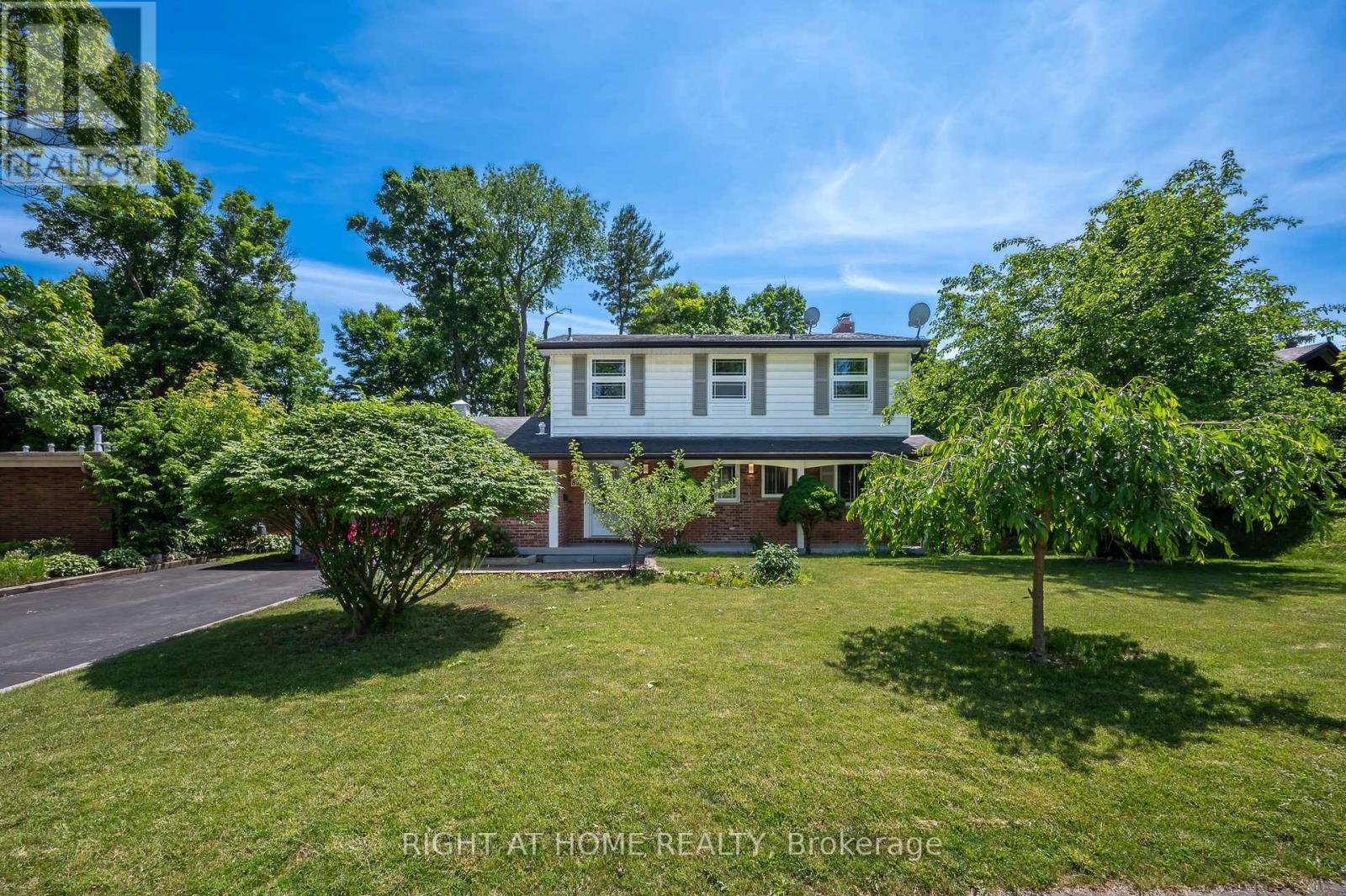 85 Robinhood Dr, Hamilton, ON L9H 4G2