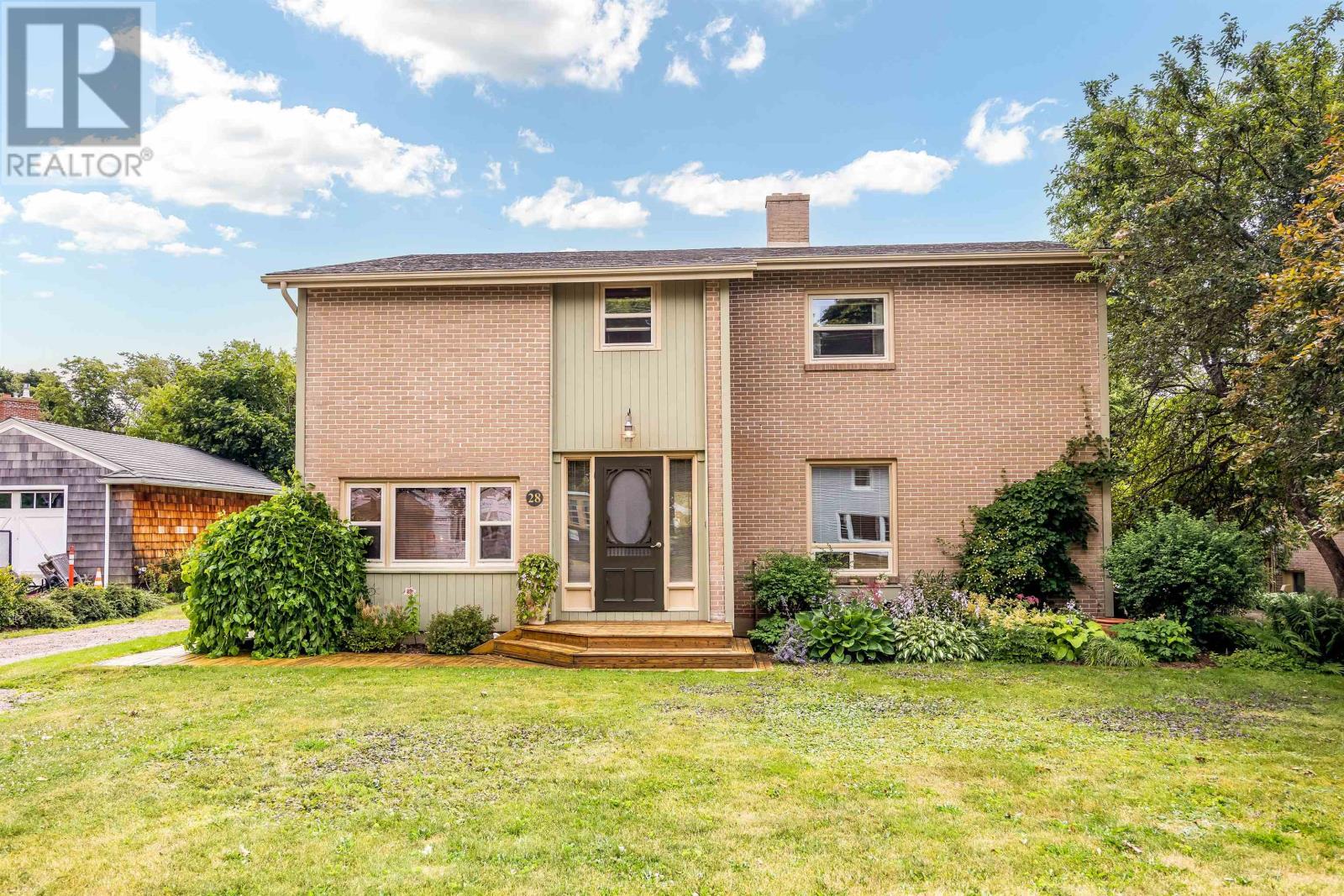 28 Admiral St, Charlottetown, PE C1A 2C6