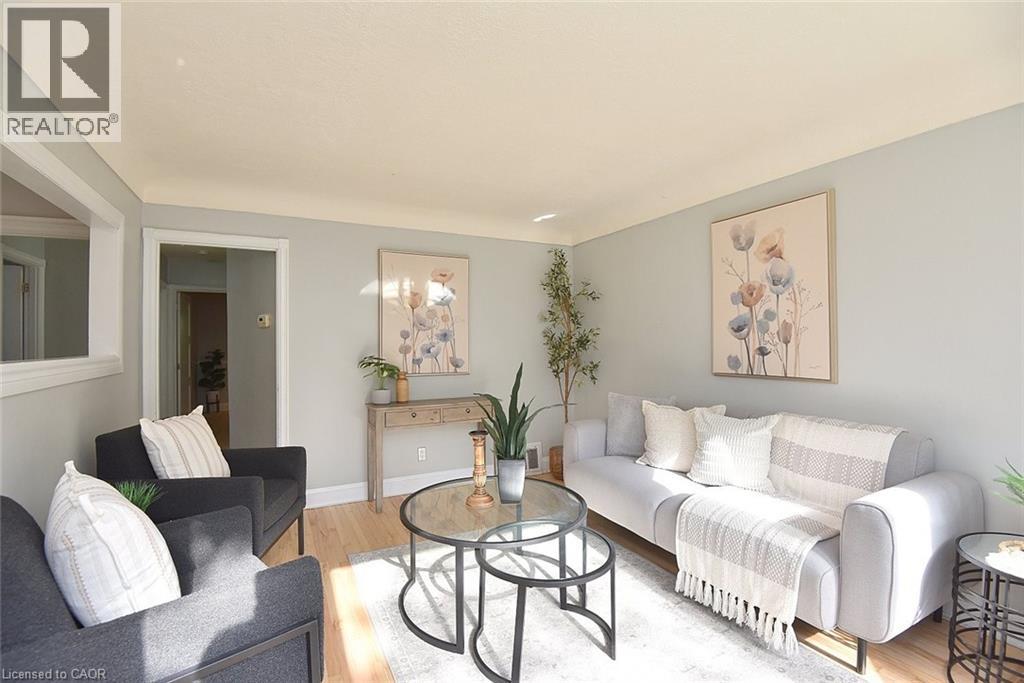 82 E 38th St, Hamilton, ON L8V 4E5