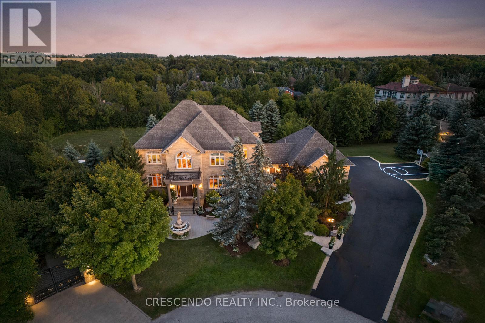 2 Prince Adam Ct, King King City, ON L7B 1M1
