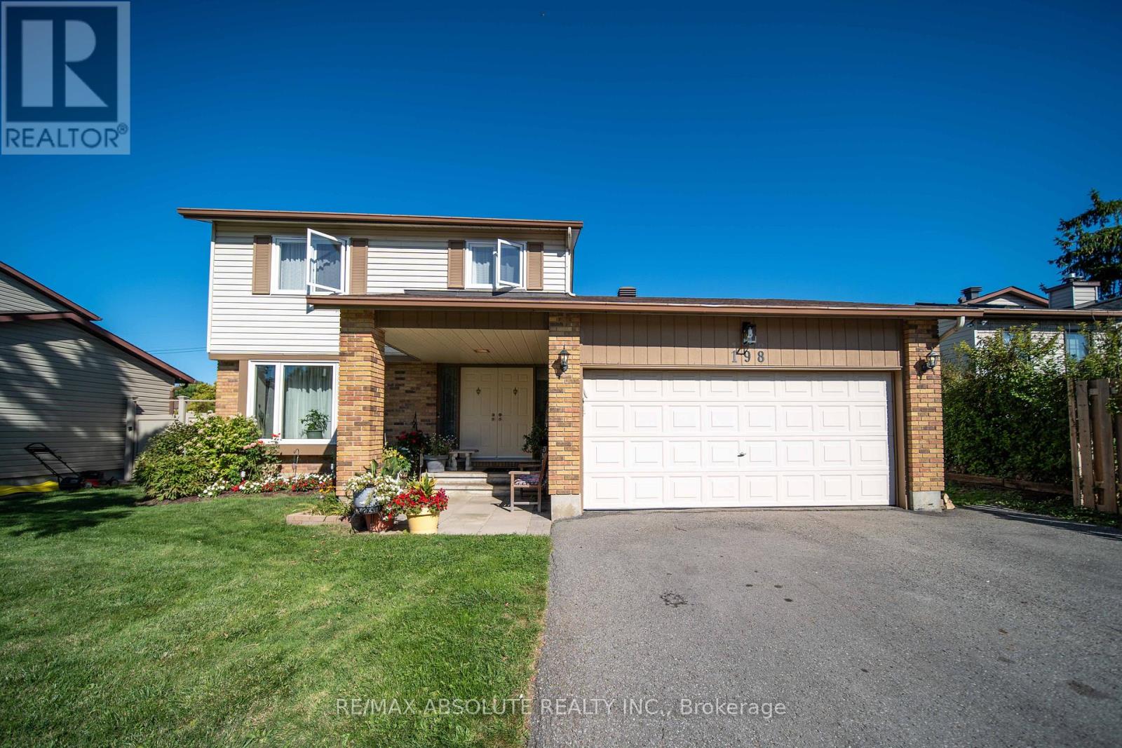 198 Hoylake Cres, Ottawa, ON K1E 2M8