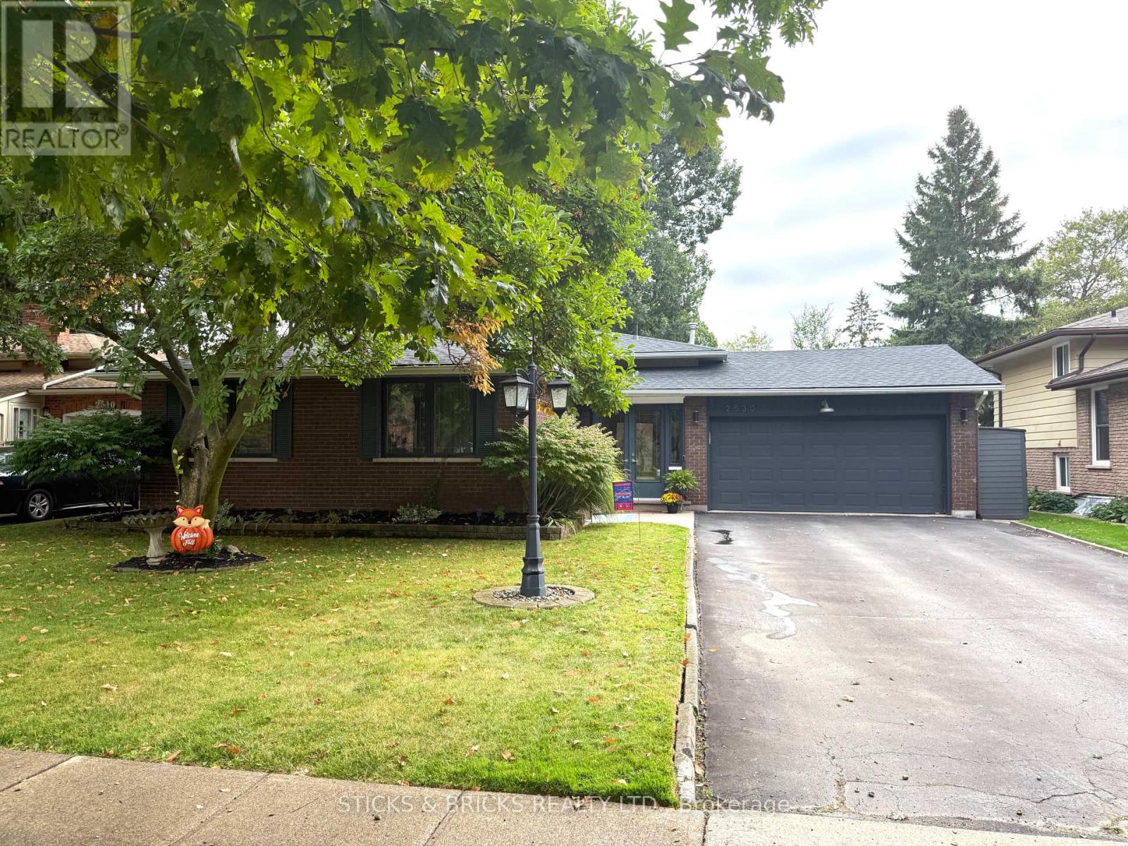 2530 Dorchester Rd, Niagara Falls, ON L2J 2Y8