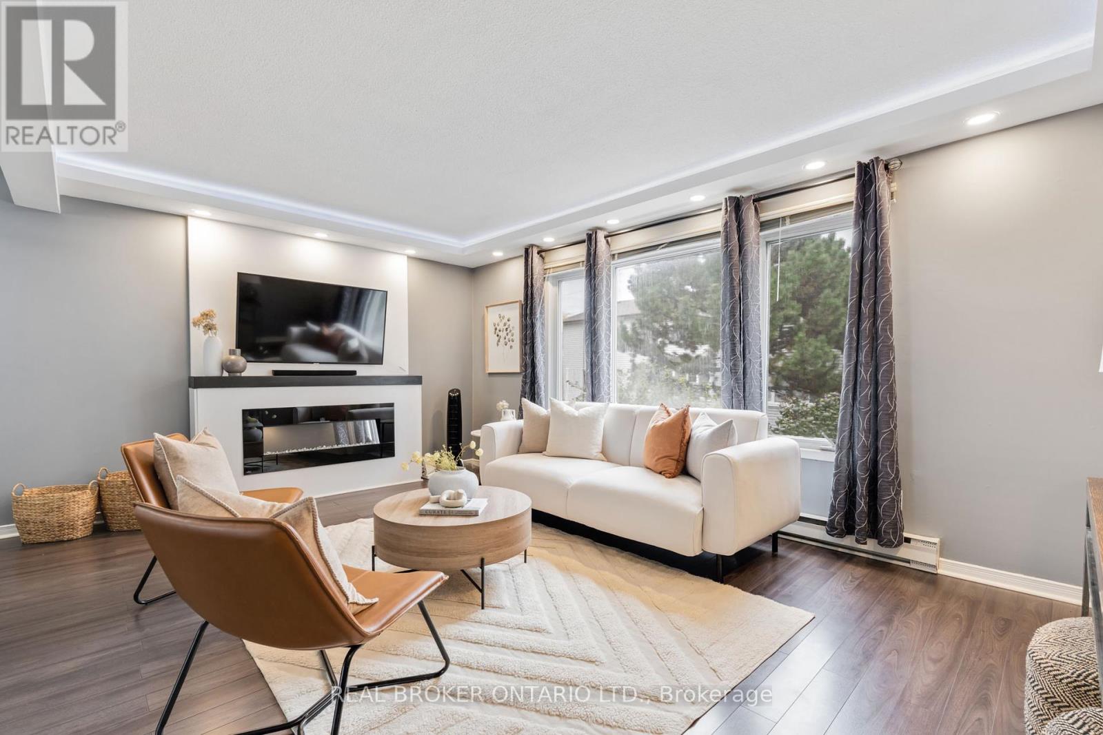 70 2440 Bromsgrove Rd, Mississauga, ON L5J 4J7