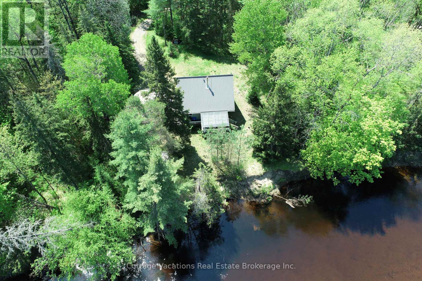 341 Old North Rd, Huntsville, ON P1H 2J4