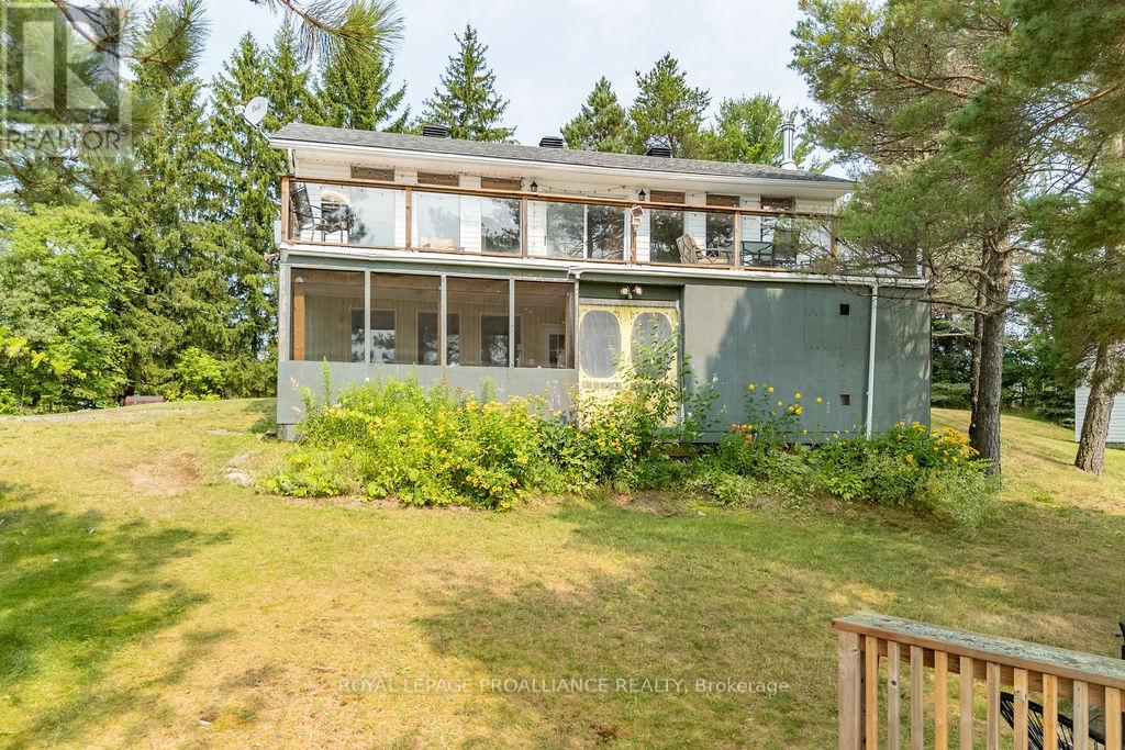 19 Lambert Rd, Addington Highlands, ON K0H 1K0