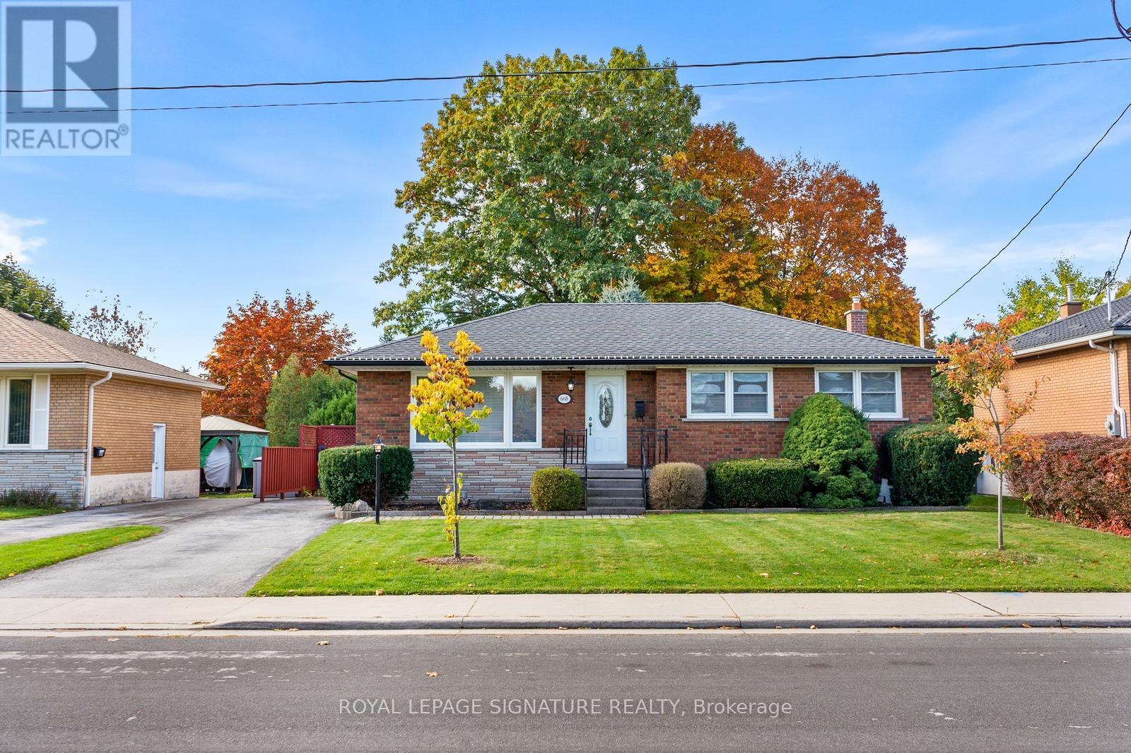 668 Peele Blvd, Burlington, ON L7R 3B9
