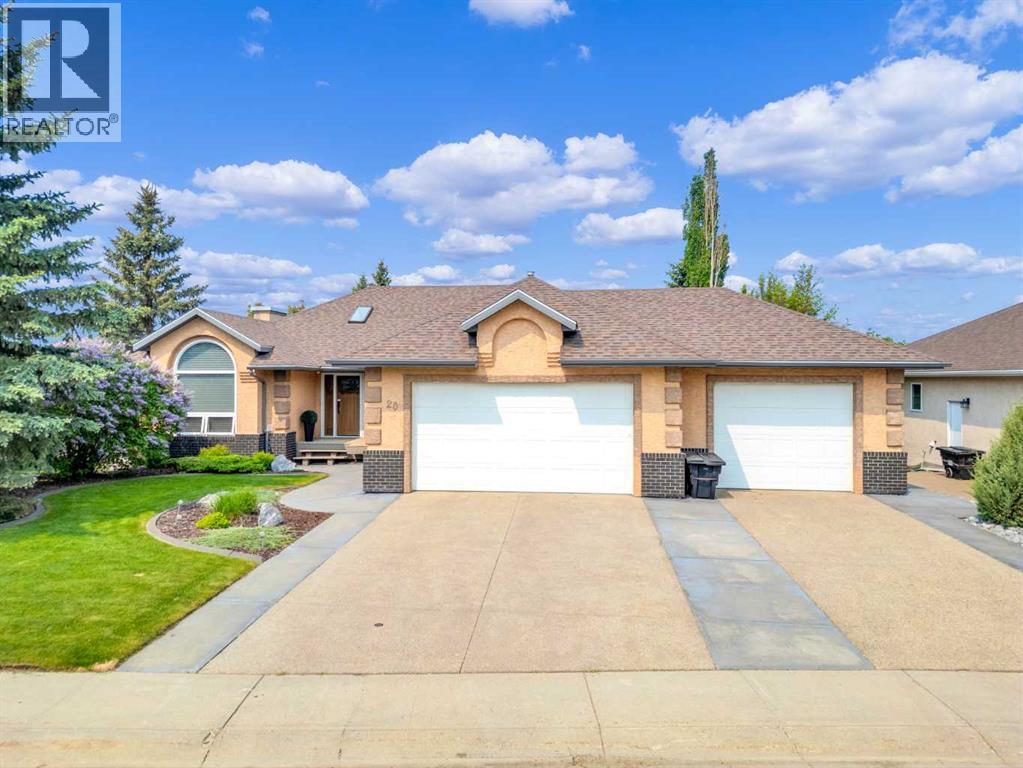 20 Lakes Close, Lacombe, AB T4L 1S4