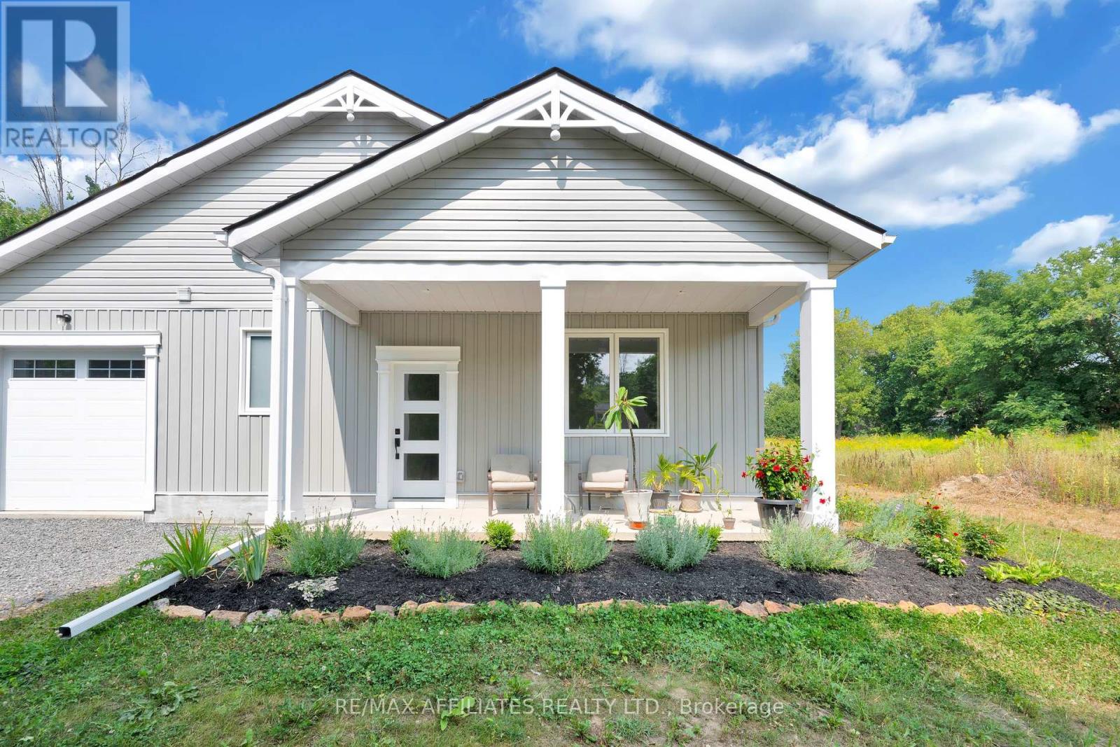 8 Simcoe St, Rideau Lakes, ON K0G 1P0
