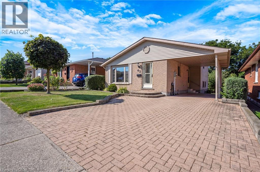 42 Parker Dr, Cambridge, ON N1R 7S2