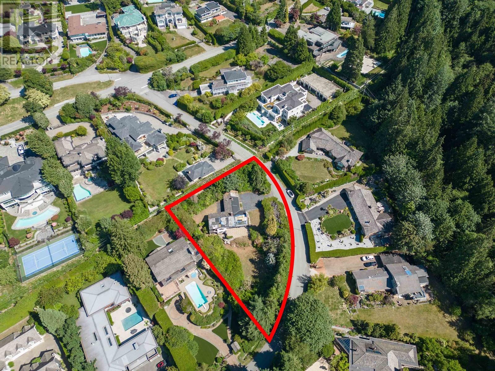 635 Glenmaroon Rd, West Vancouver, BC V7S 1P5
