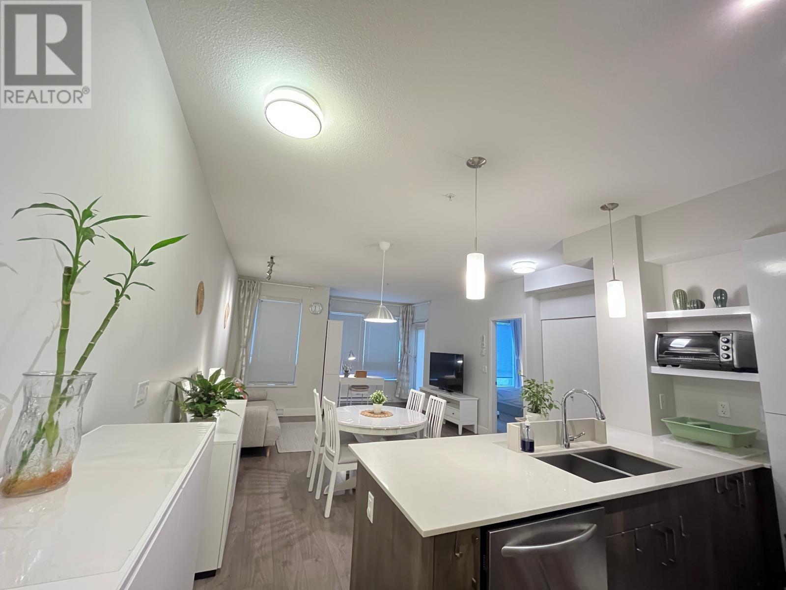 630 Como Lake Avenue Unit 307, Coquitlam, BC V3J 3M4