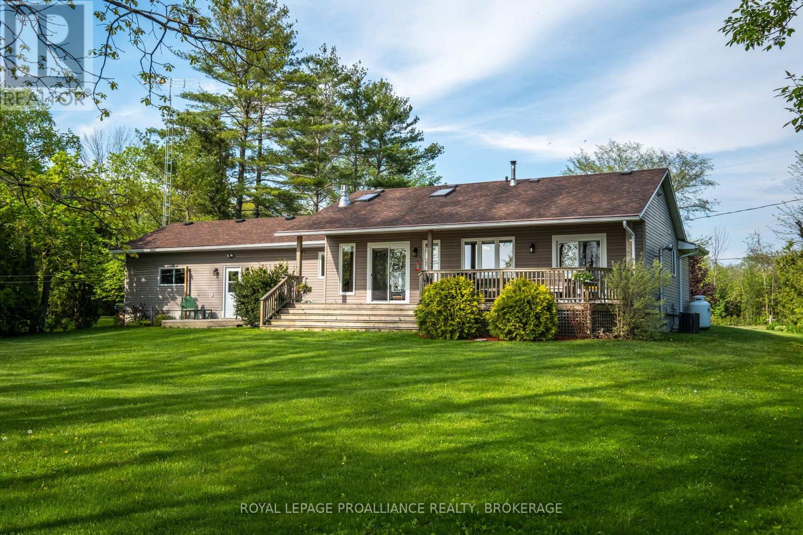 14 Sunset Ln, Greater Napanee, ON K7R 3K7