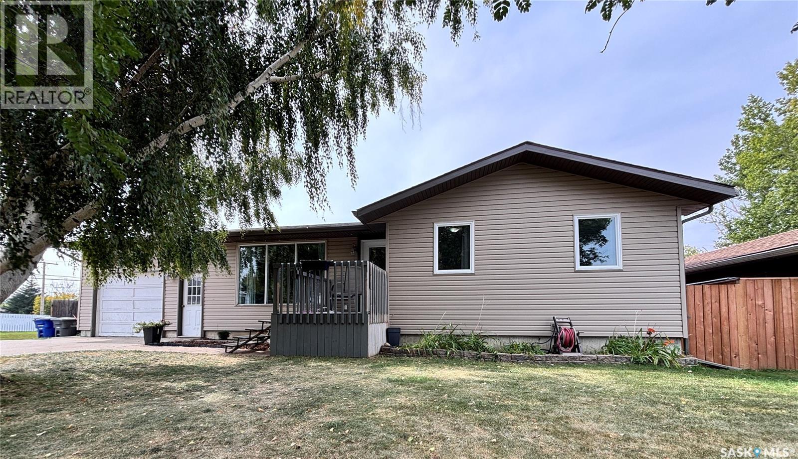 302 Ash St, Outlook, SK S0L 2N0