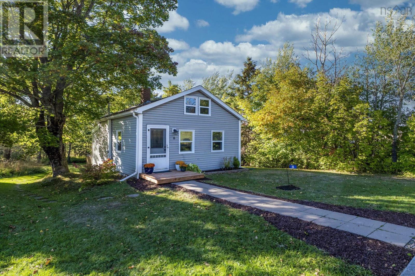 8 Bakery Ln, Enfield, NS B2T 1A7