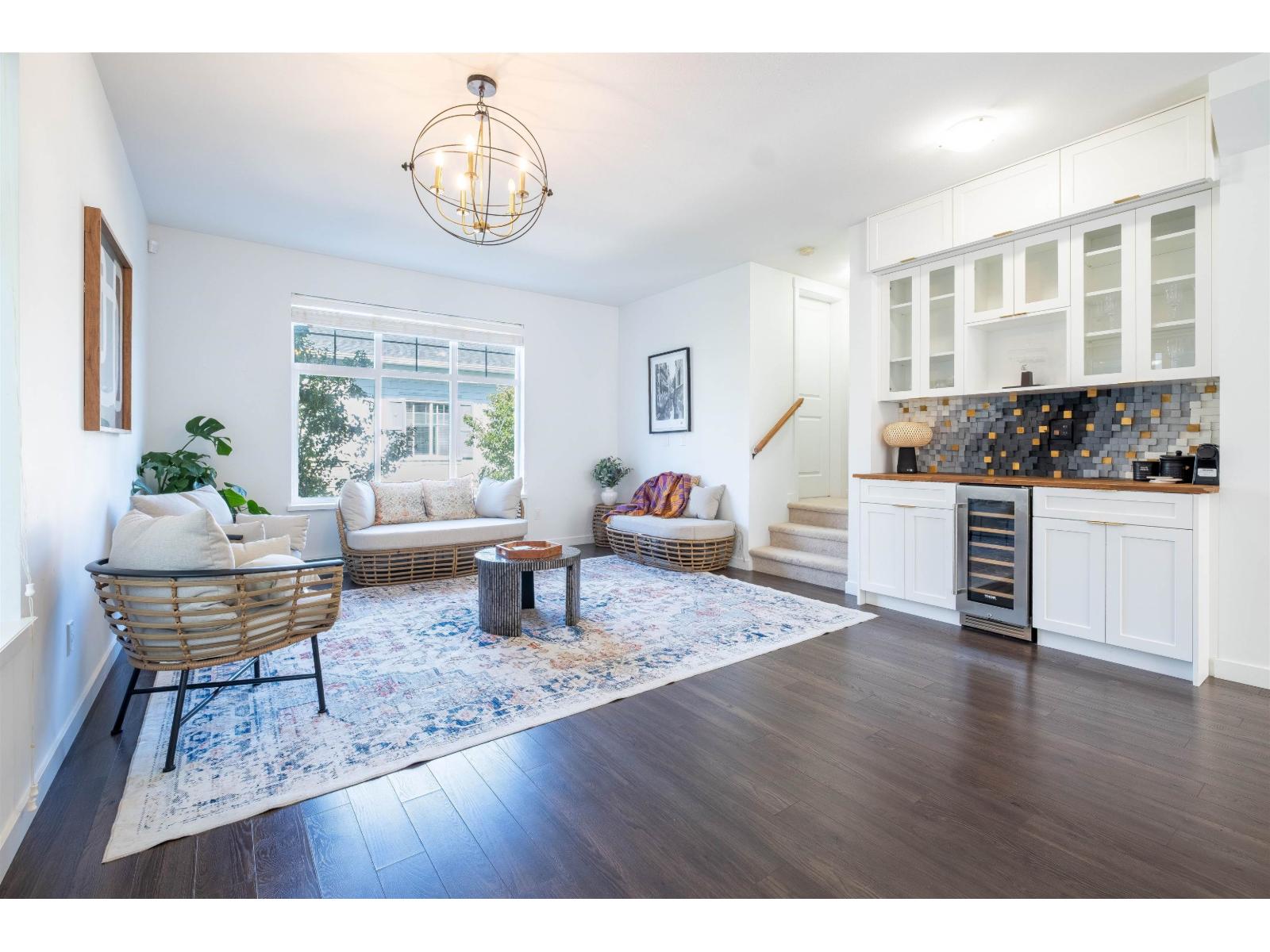 15268 28 Avenue Unit 100, Surrey, BC V3W 4E6