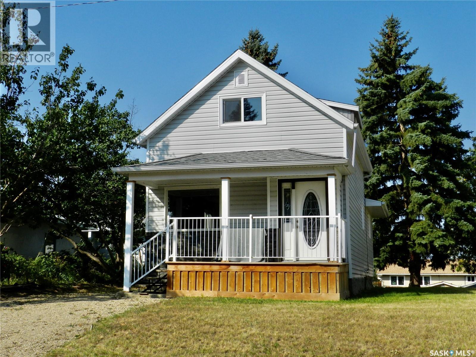 1346 Connaught Ave, Moose Jaw, SK S6H 4B8