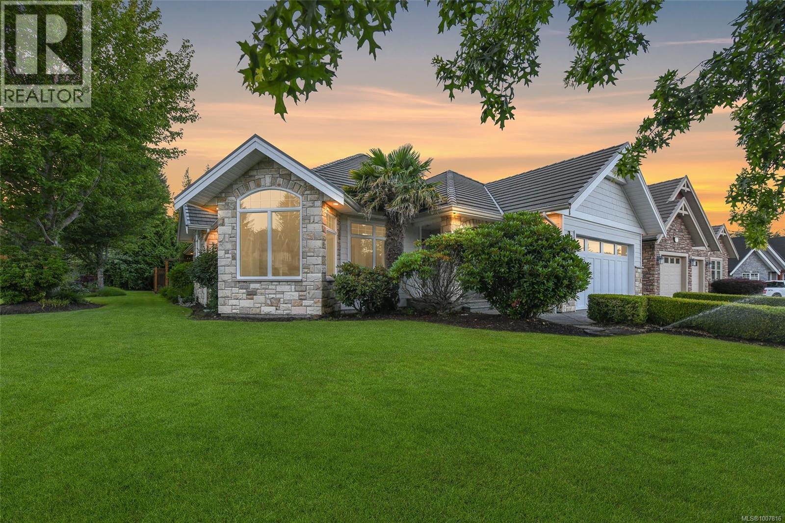 3300 Majestic Dr, Courtenay, BC V9N 9X5