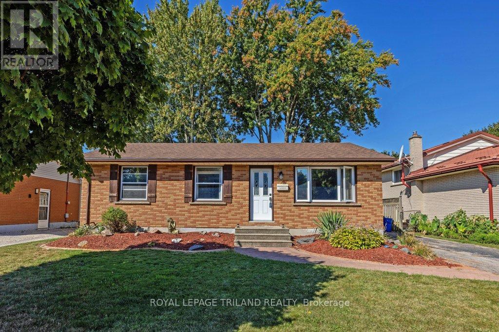 17 Vanbuskirk Dr, St. Thomas, ON N5R 4Z1
