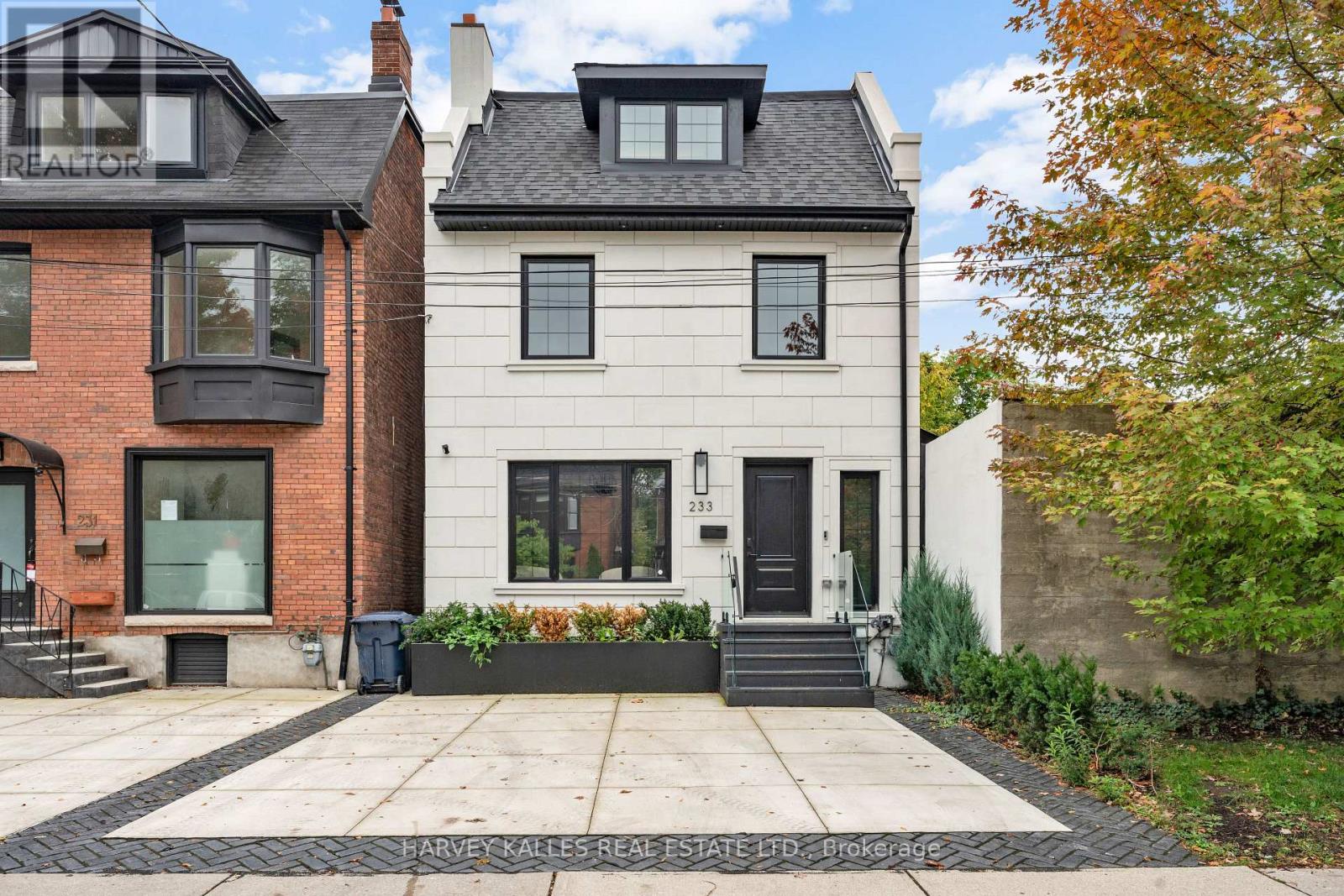 233 Macpherson Ave, Toronto, ON M4V 1A1