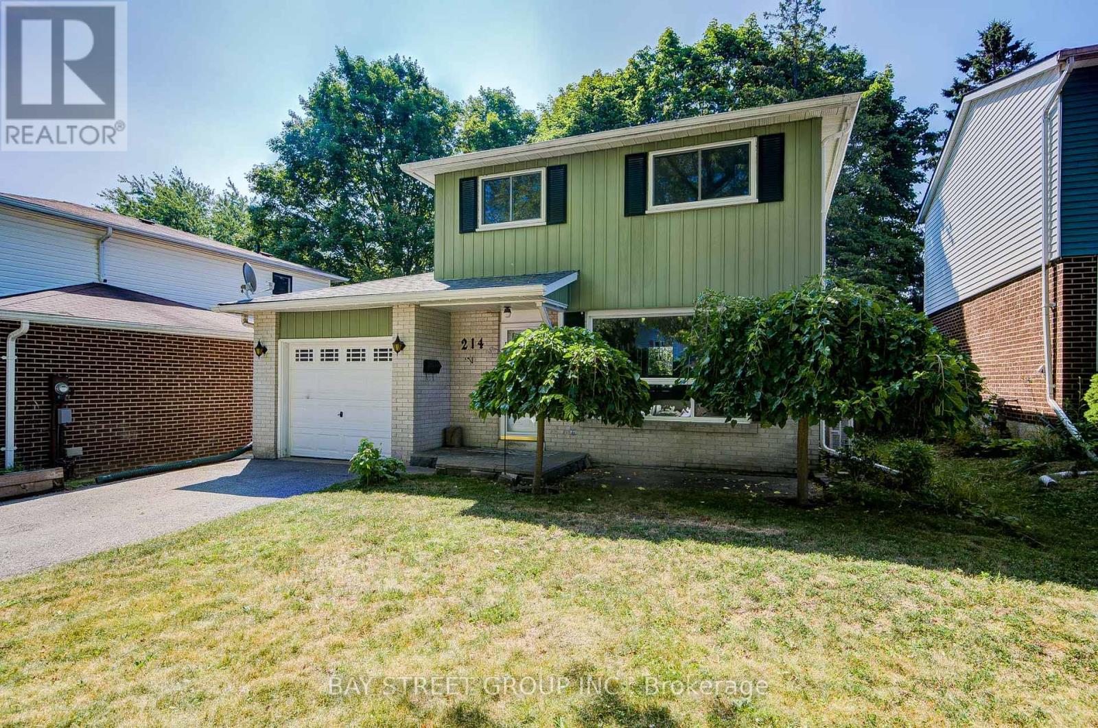 214 William Roe Blvd, Newmarket, ON L3Y 1B5