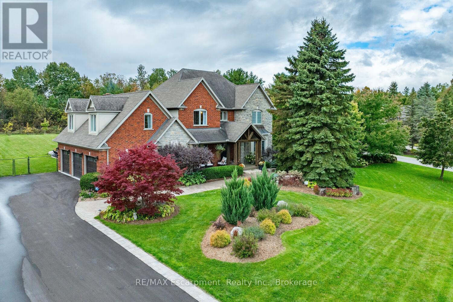 48 Palomino Dr, Hamilton, ON L0R 1H3