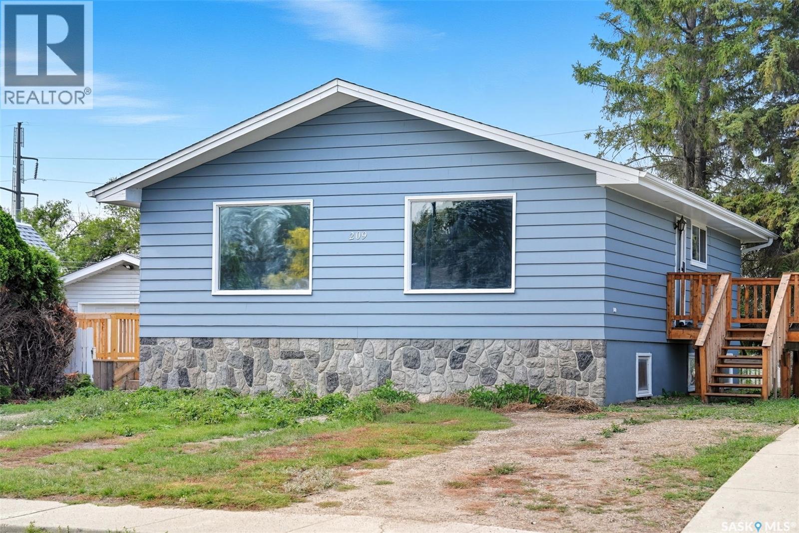 209 Vancouver Ave S, Saskatoon, SK S7M 3M8
