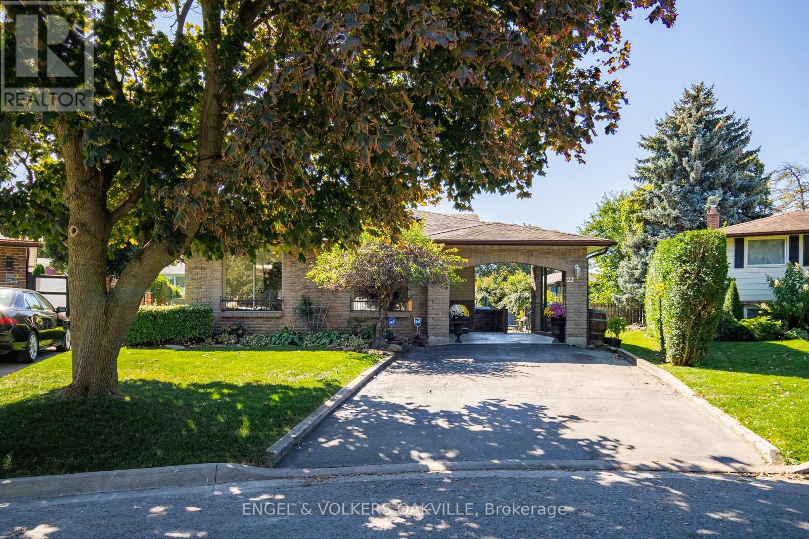 22 Sandy Cove Cir, St. Catharines, ON L2N 5Z4