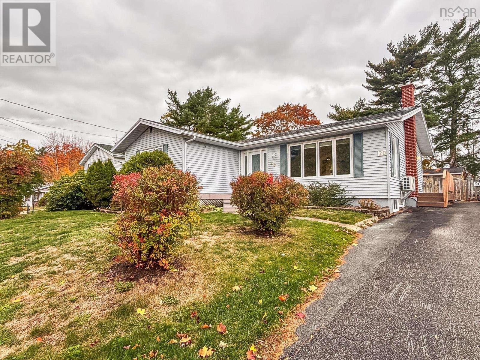 20 Pinecrest Blvd, Bridgewater, NS B4V 3R4