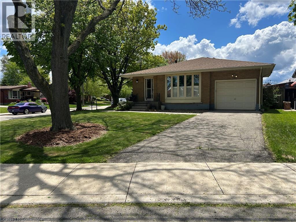 2 Melody Ct, Hamilton, ON L8V 2M4