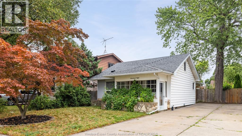 1708 Benjamin Ave, Windsor, ON N8X 4N6